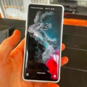 Galaxy S10plus 512 gb fast reliable and bairley used like new few minor scratch